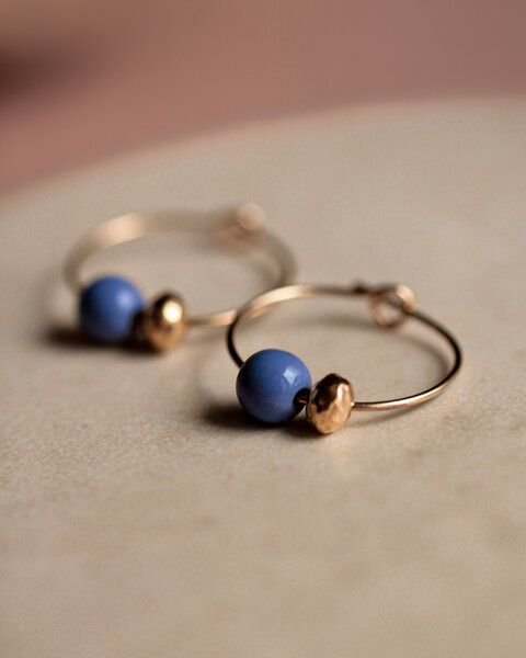 lille mus Creolen 'Porzellanperle' aus Porzellan und 925 Silber / vergoldet