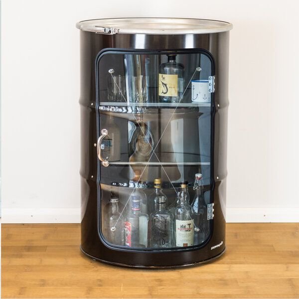 Lockengelöt Hausbar Vitrine aus einem Hamburger Ölfass.