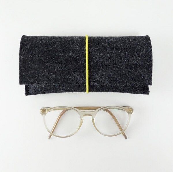 matilda k. manufaktur Brillenetui aus Wollfilz 'auguste' mit Rundgummi-Verschluß in vielen Farben