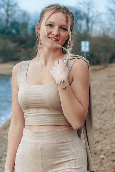 Vivien Joy Farrah Basic Crop Top