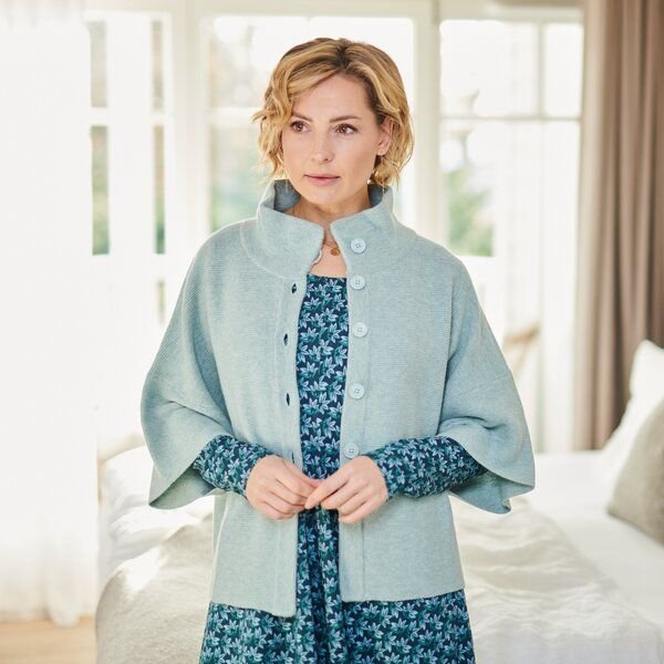 CON_STANT Cape 90% Merinowolle (kbT), 10% Kaschmir (kbT)