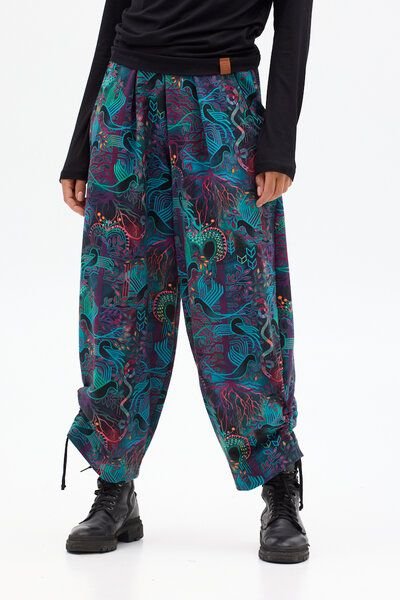 Hose Berlin – Bequeme Jogginghose – Weites Bein – Beinlänge mit Kordelzug verstellbar – Farbenfroher einzigartiger Print...