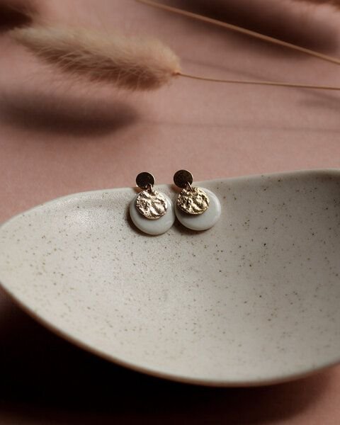 lille mus Ohrstecker 'Mondplättchen' aus Porzellan und 925 Silber / vergoldet