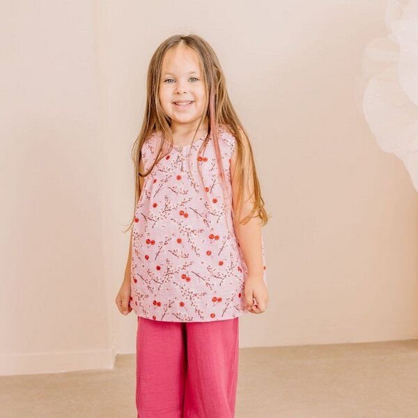 Kleinkinder Blusentop GOTS-zertifiziert aus Bio-Baumwolle rosa mit Kirschen-und-Blüten-Muster – Walkiddy