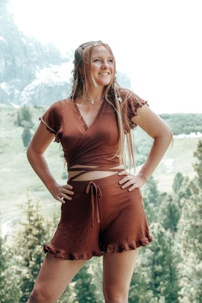 Vivien Joy Wickeltop mit Schmetterlingsärmel - Farrah