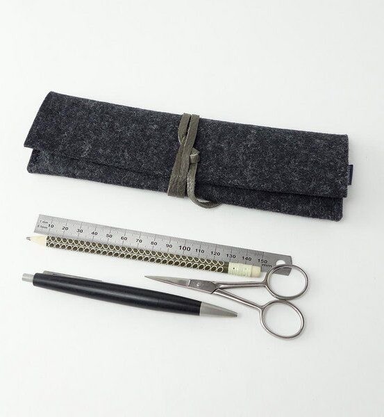 matilda k. manufaktur stiftemäppchen schlampermäppchen federmäppchen 'leonore' aus Wollfilz anthrazit