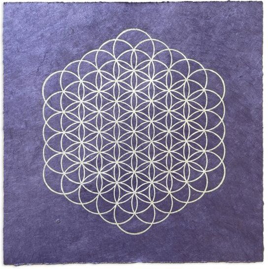 Veskor Cassiopeia BLUME DES LEBENS Heilige Geometrie Linoldruck | 35 × 35 cm | Silber auf Lila