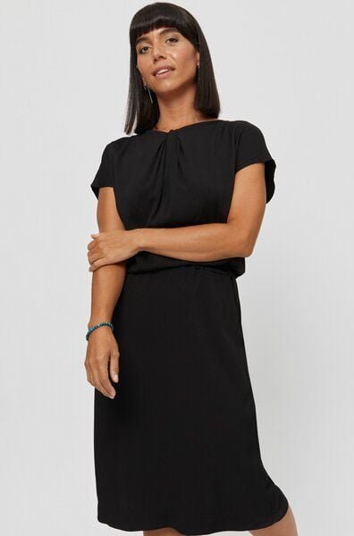 AYANI Amy | Midikleid mit Bleistiftrock und Ausschnittdetail