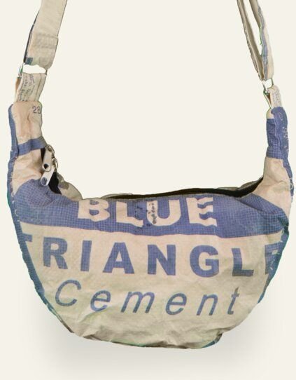 Nyuzi Blackwhite Upcycling MoonBag | Umhängetasche aus recycelten Zementsäcken