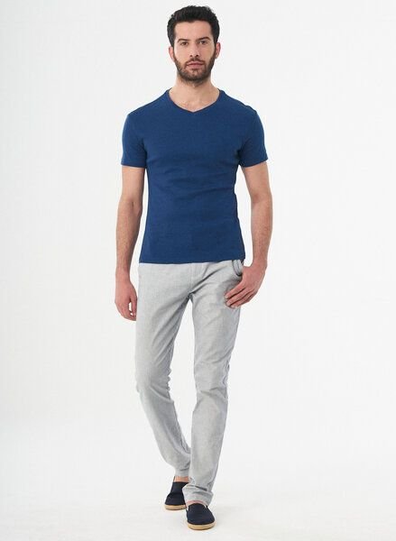 ORGANICATION Geripptes T-Shirt aus Bio-Baumwolle mit V-Ausschnitt