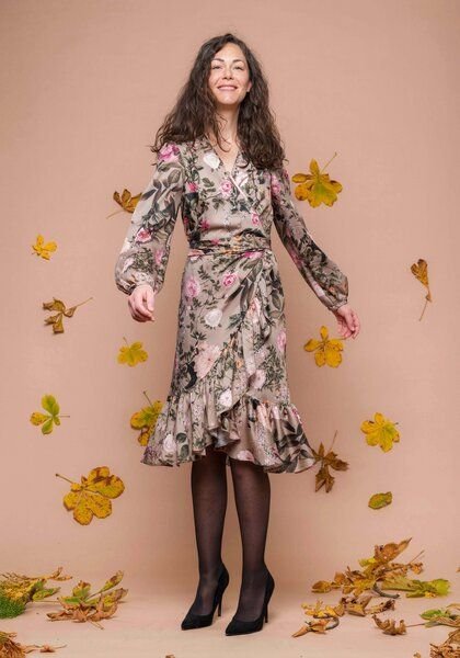 Atelier SNOW Wickelkleid Rosalie aus LENZING ECOVERO Viscose-Satin