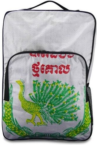 Upcycling Deluxe Eckiger Rucksack Kare aus Zementsack