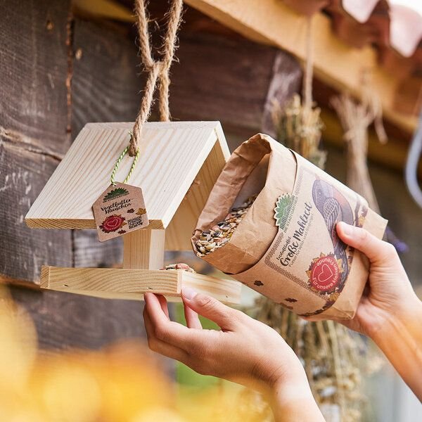 Die Stadtgärtner Vogelhaus inkl. Vogelfutter | Schickes, haltbares Vogelfutterhäuschen