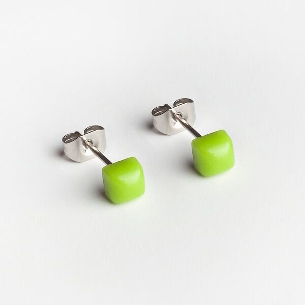 ALEXASCHA Winzige Ohrstecker aus recyceltem Glas | 4mm