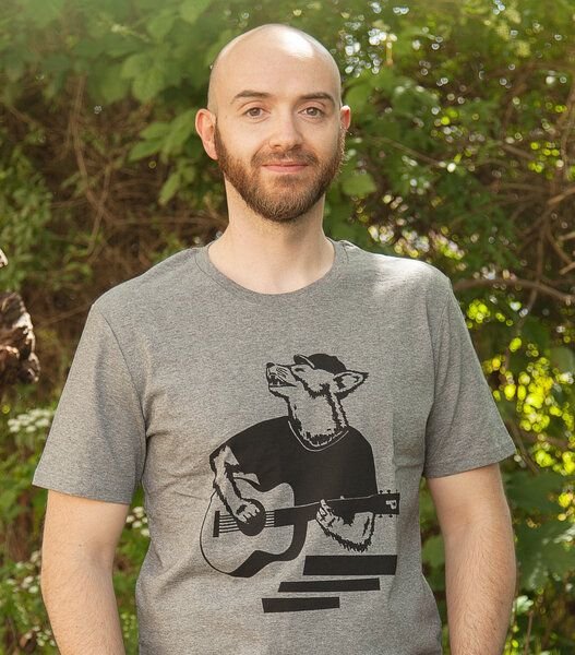 Frank Fuchs mit Gitarre - päfjes Bio Fair Wear Männer/Unisex T-Shirt