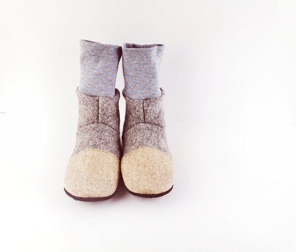 Süßstoff Hausschuhe aus Wolle mit Ledersohle, Hüttenschuhe