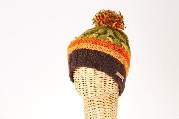 short'n'pietz Schurwollmütze bunt gestrickt mit Bommel