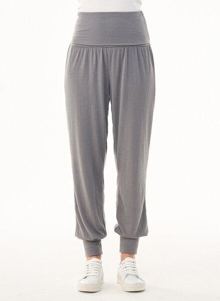 ORGANICATION Hose aus REPREVE und LENZING ECOVERO