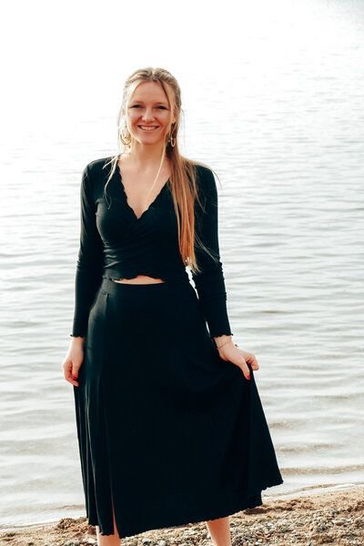 Vivien Joy Sommerrock mit Schlitz - Farrah Midiskirt