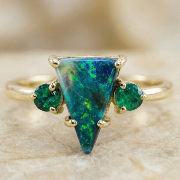 Spirit of Island Gold Ring | Schwarzer Opal & Smaragd