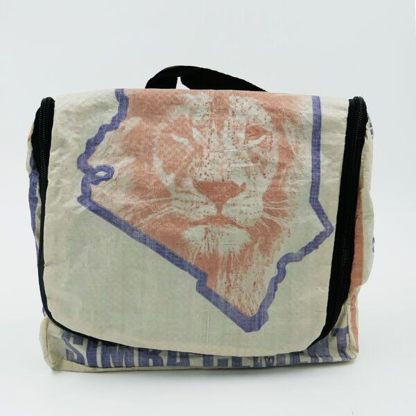 Nyuzi Blackwhite Kulturbeutel | Upcycling Waschtasche zum Aufhängen aus altem Zementsack