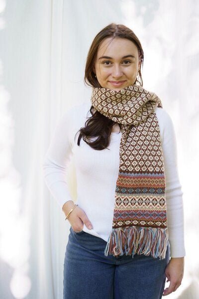 Haus of Namaste Handgefertigter Fair-Isle-Schal aus 100 % Lammwolle: Karamellbrauner Winterschal | Hergestellt in Nepal ...