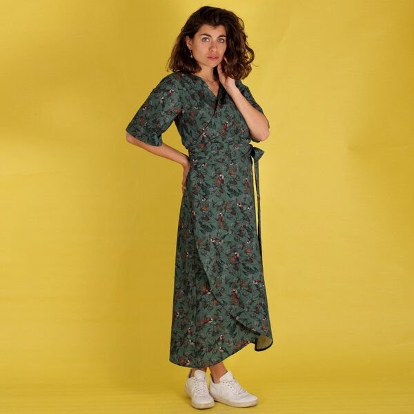 ManduTrap Wickelkleid "Lilla" aus Biobaumwolle kbA mit Vogel-Blättermuster