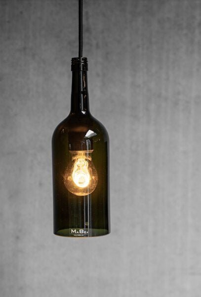 MaBe Pendelleuchte mit der 1,5l Weinflasche als Lampenschirm