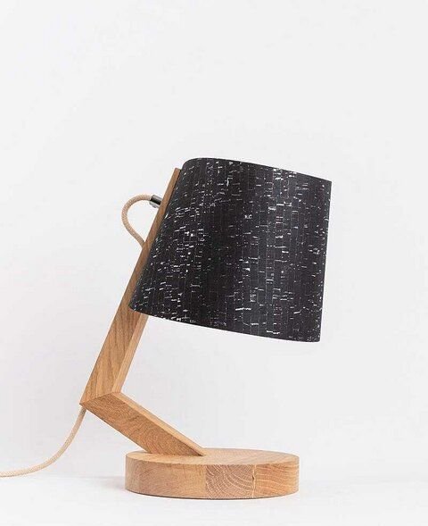 ALMUT von Wildheim dimmbare Tischlampe aus Eiche mit Lampenschirm aus Naturmaterialien