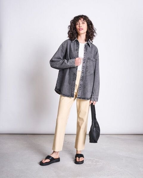 JAN N JUNE Vegane Hose aus beschichtetem Jersey