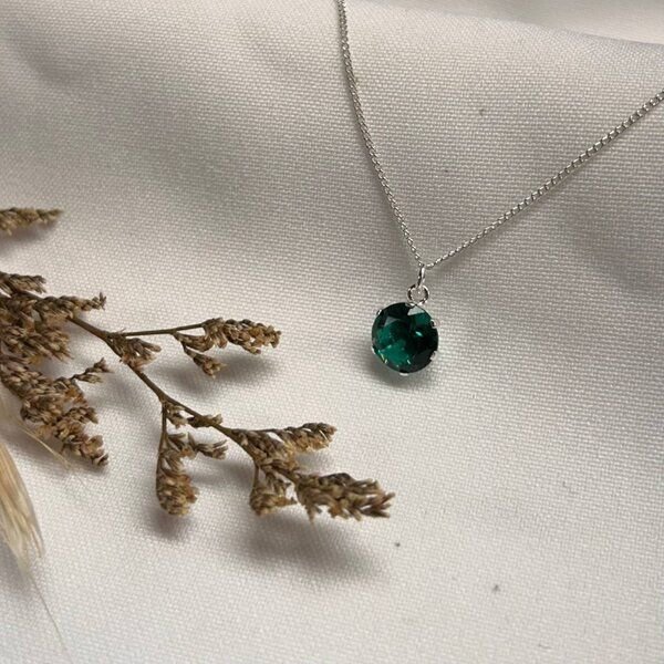 pakilia Kettenanhänger "Semilla" grün