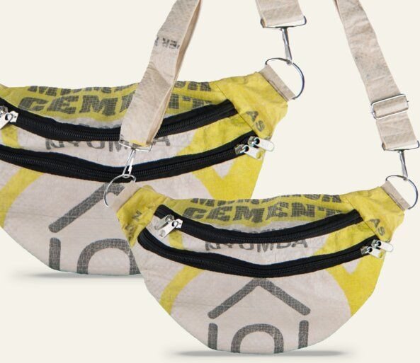 Nyuzi Blackwhite Upcycling Bauchtasche, Crossbodytasche | fairtrade aus alten zementsäcken in verschiedenen Farben und G...