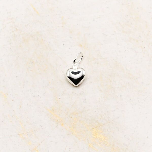 juni Herz Anhänger aus recyceltem Silber - hergestellt in Deutschland