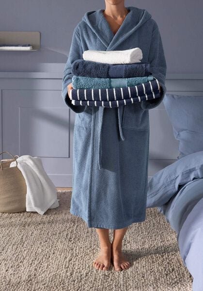 hessnatur Langer Bademantel Relaxed aus reiner Bio-Baumwolle