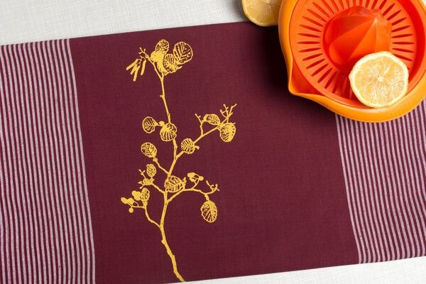 Hirschkind Bio & Fair-Trade-Geschirrtuch "Haselstrauch" ruby