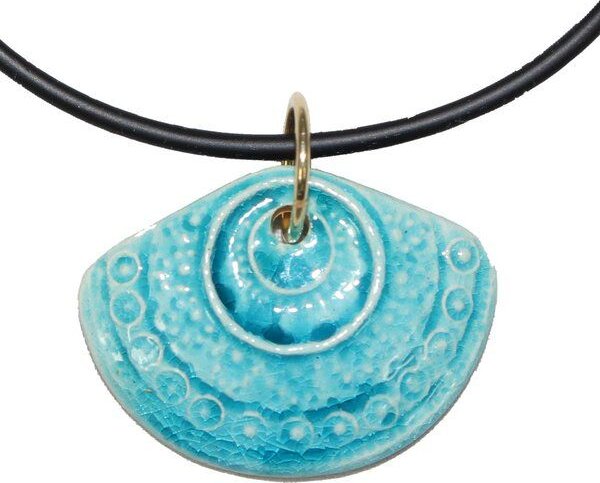 Schönes aus Indochina Schmuck aus Keramik, Anhänger Blume und Fächer am Kautschukcollier