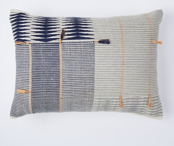 By Native Kissen Jotsoma aus dem Nagaland, handgewebtes Unikat, fair und sozial hergestellt, 100% Baumwolle