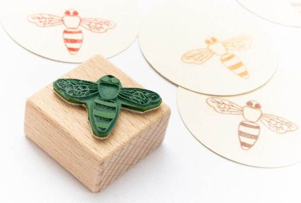 STUDIO KARAMELO Stempel Biene