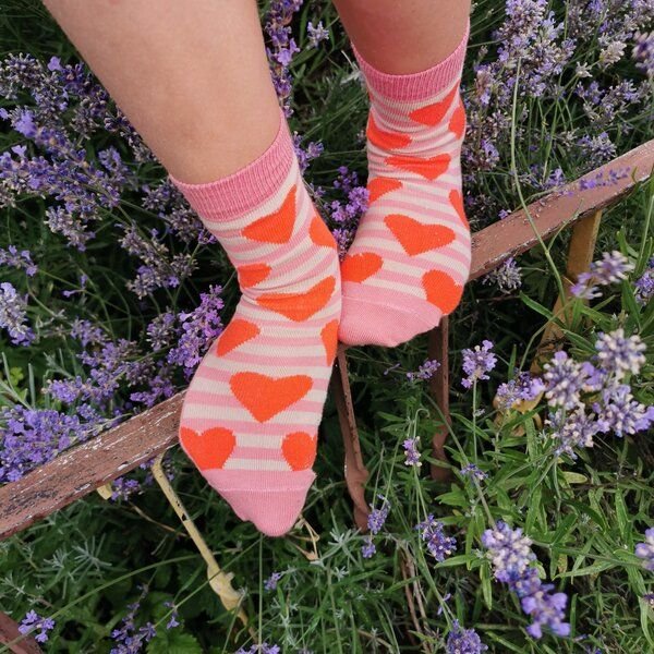 Fräulein Prusselise Herzchen Socken rot, beige, rosa, bunt gemustert