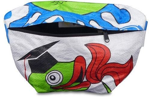 Upcycling Deluxe Bauchtasche Trakak aus Zement-/ Fischfutter-/ Reissack