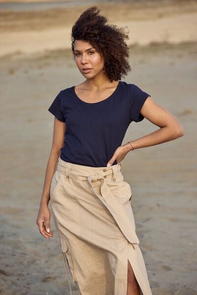 T-shirt Devi Fit Be My Valentine aus Fairtrade-Baumwolle – Lockerer gerader Schnitt – Kurz Ärmel – Halsausschnitt abgeru...