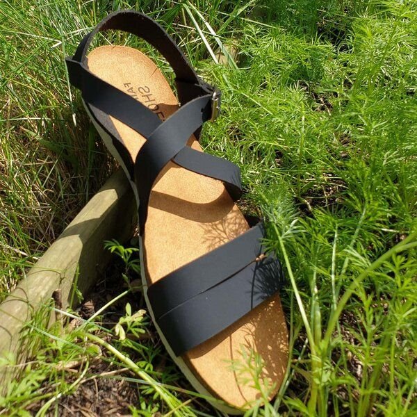 Fairticken CARVELA vegane Riemen-Sandale aus "NoBuck"