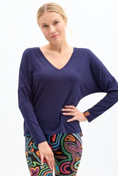 KOKOworld Bluse Saja – weiche Viskose weiter Schnitt reversible V-Ausschnitt – Fair produziert