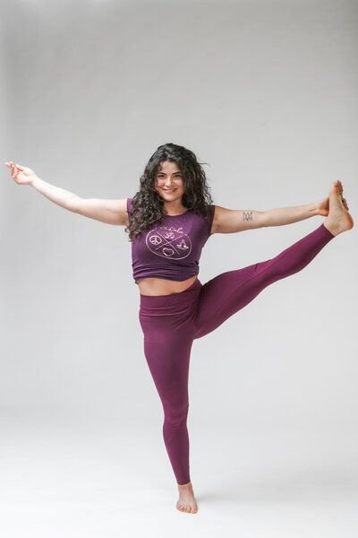 YogiLiebe Yoga Legging "Maitri" aus Bio-Baumwolle V high waist Bund