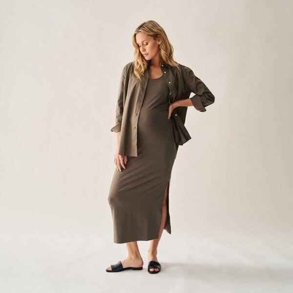 The Mama Set Umstands-Maxikleid „The Maxi Dress“ Figurbetonendes Kleid für Schwangerschaft & darüber hinaus