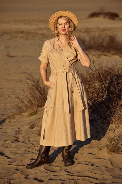 KOKOworld Suri Wickelkleid aus 100% Leinen – Sommerkleid im Safari-Stil – mit Taschen & Schlitz – fair & nachhaltig in E...