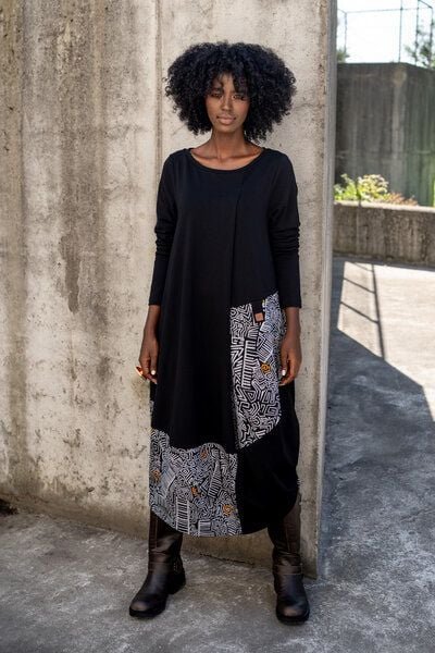 Kleid Tara – Maxikleid im „Ballon“-Stil – Langen Ärmeln – Seitliche Bänder zur Längenregulierung – Asymmetrische Nähte –...