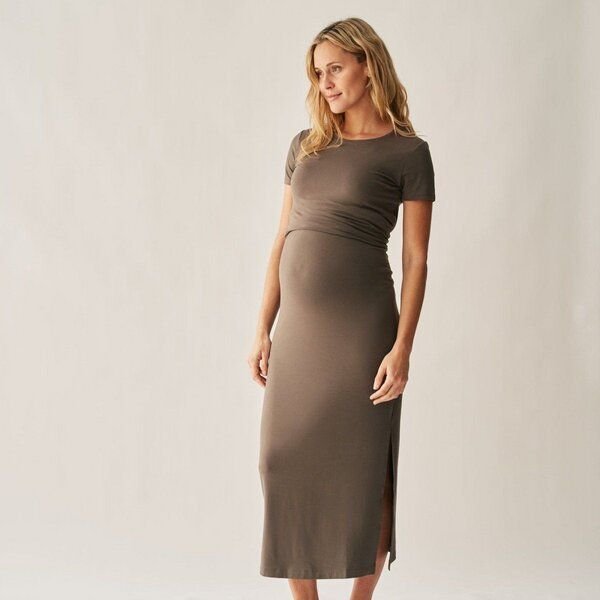 Thumbnail - The Mama Set T-Shirt „The Crew Neck T-Shirt“ Sanft anliegendes Rundhals-T-Shirt mit Extralänge für die Schwangerschaft