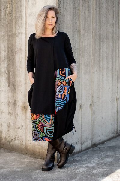 Kleid Tara – Maxikleid im „Ballon“-Stil – Langen Ärmeln – Seitliche Bänder zur Längenregulierung – Asymmetrische Nähte –...