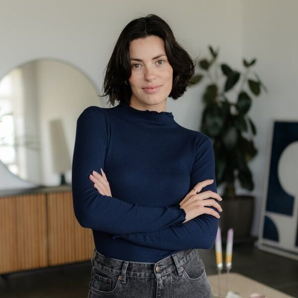 NORDLICHT Geripptes Langarmshirt Lica mit kurzem Stehkragen